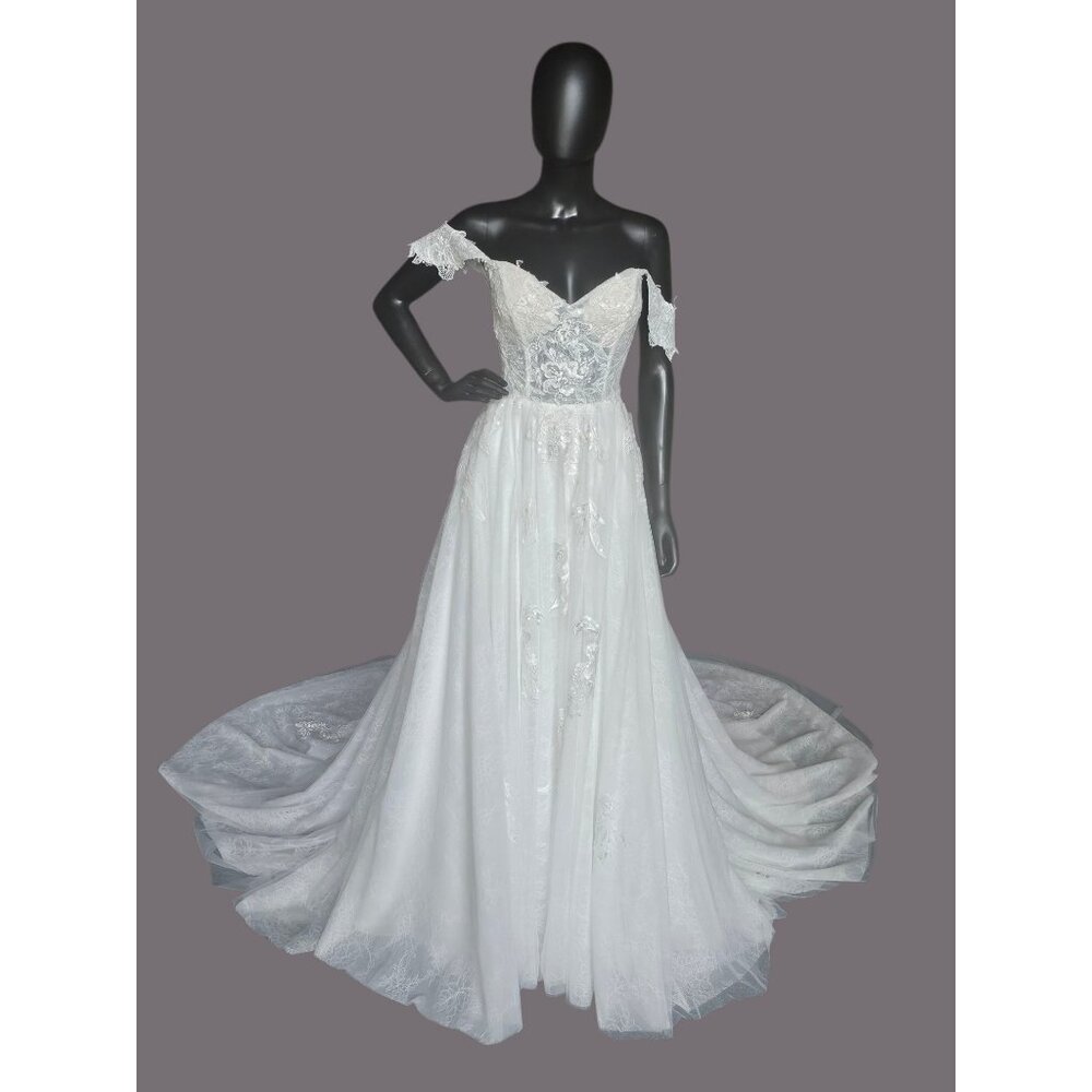 NWOT Ivory Lace Embroidered A-Line Shrug Sleeve Wedding Gown - Da Vinci